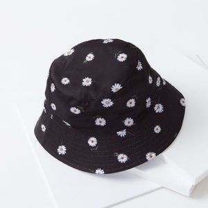 NWT Alice + Olivia Reversible Bucket Hat